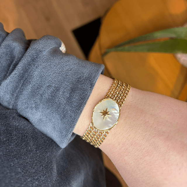 Bracelet en maille gourmette 4 rangs avec pièce ovale, nacre et étoile gravée