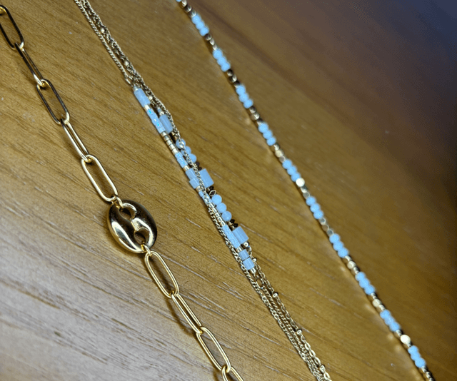 Bracelet triples rangs à perles blanche 